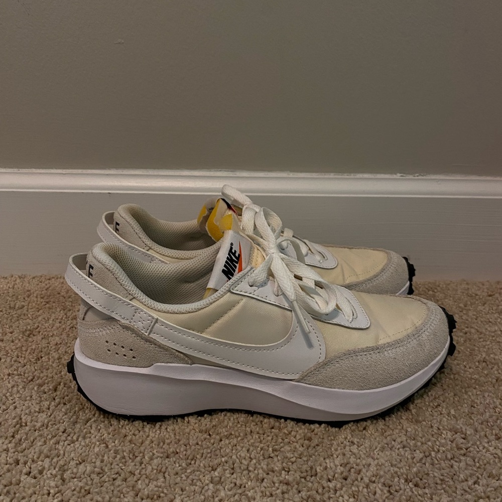 Nike Sneaker - Women's Waffle Debut Retro Sneaker